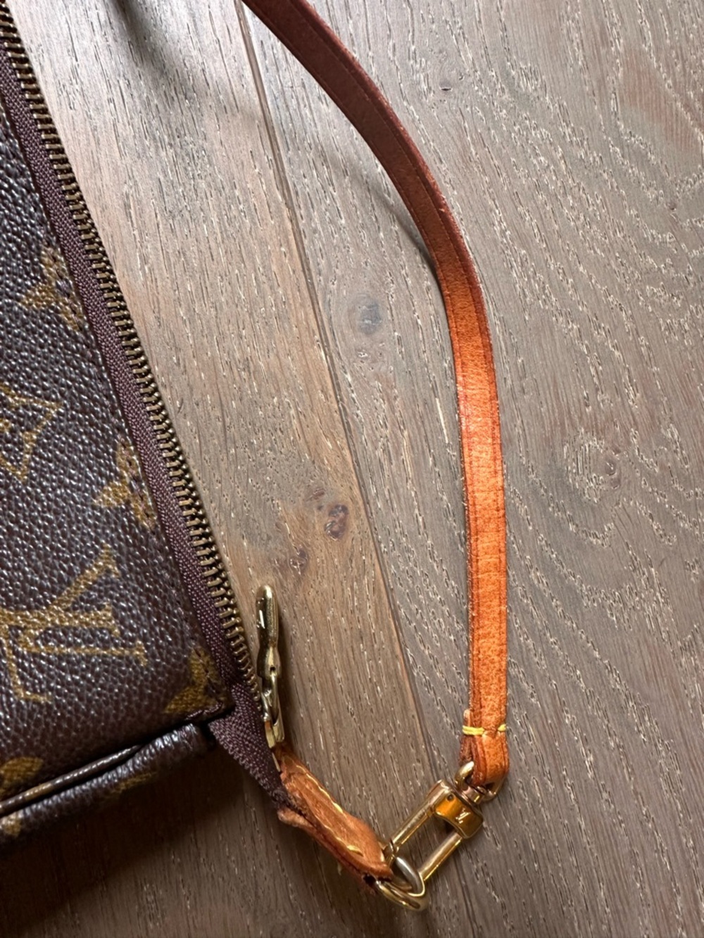 Louis Vuitton Pochette Accessoires Monogram Canvas Vintage Shoulder Bag - Picture 4 of 7